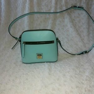 Dooney and Bourke Beacon Zip Domed crossbody purse 👜